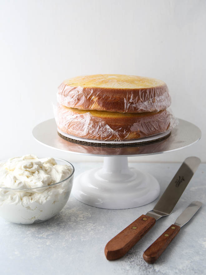 HOW TO FROST A LAYER CAKE