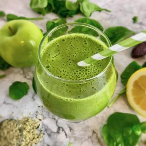 Detox Spinach and Apple Smoothie